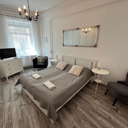 Pacsirta Apartmanhaz Έγκερ Εξωτερικό φωτογραφία