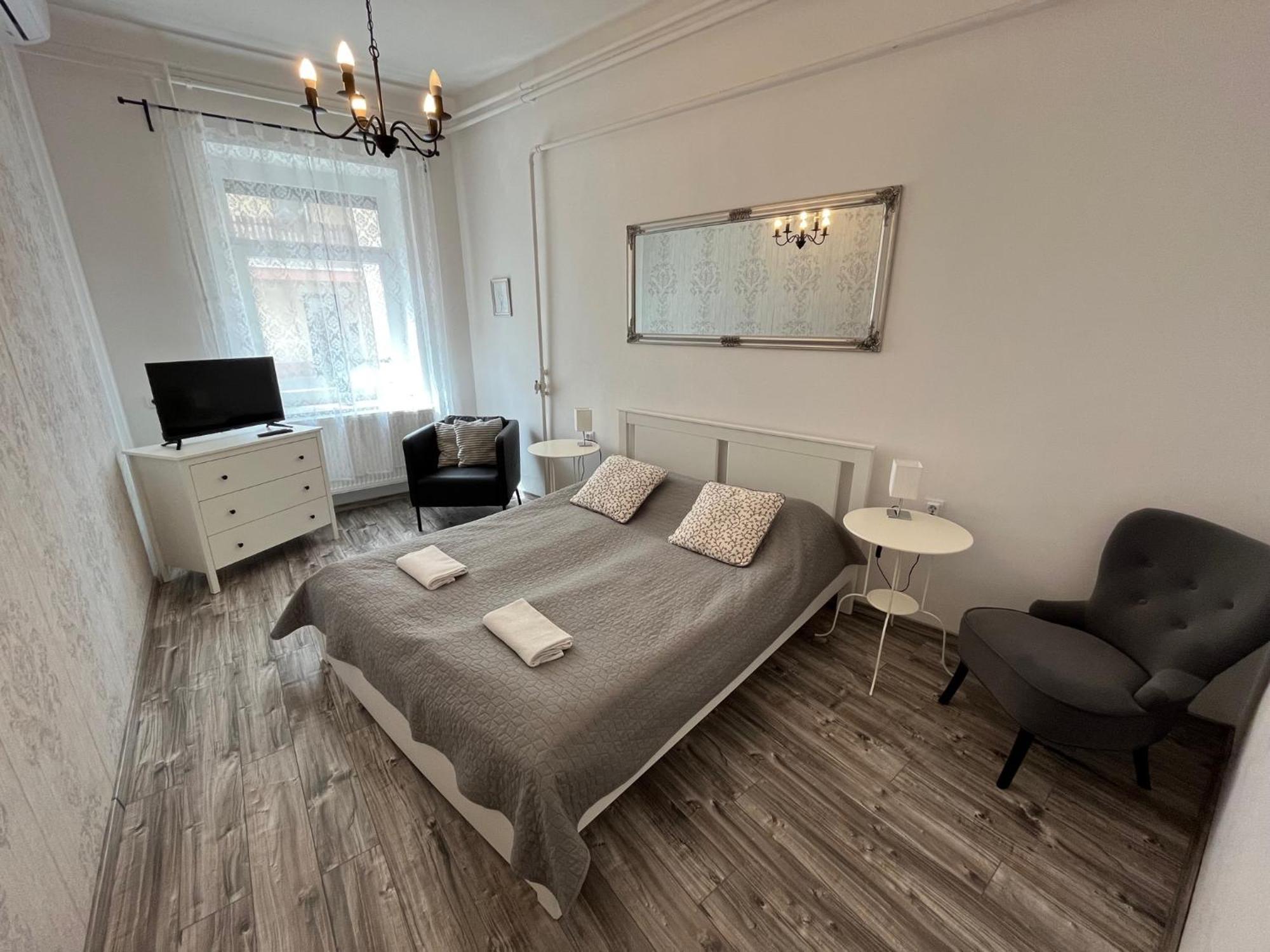 Pacsirta Apartmanhaz Έγκερ Εξωτερικό φωτογραφία
