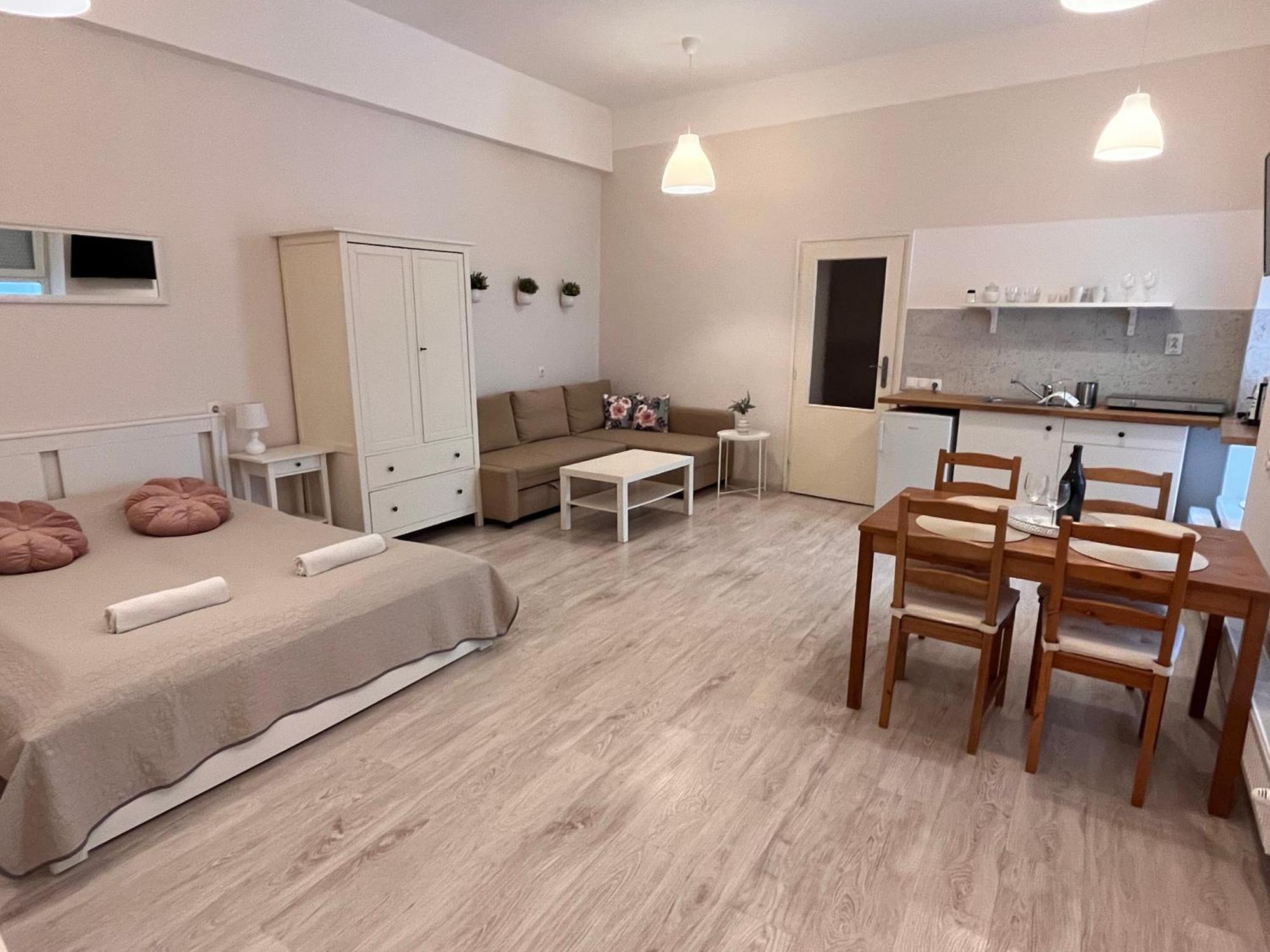 Pacsirta Apartmanhaz Έγκερ Εξωτερικό φωτογραφία