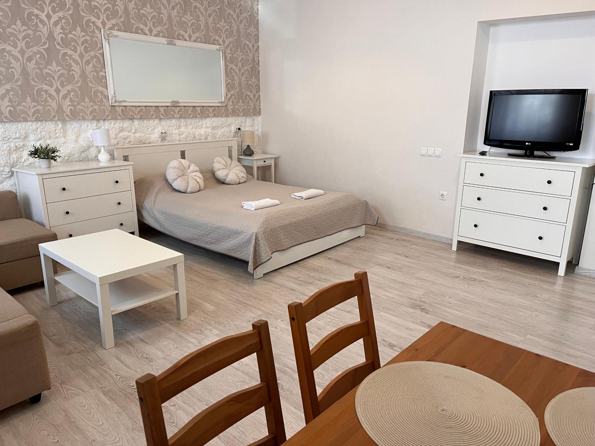 Pacsirta Apartmanhaz Έγκερ Εξωτερικό φωτογραφία