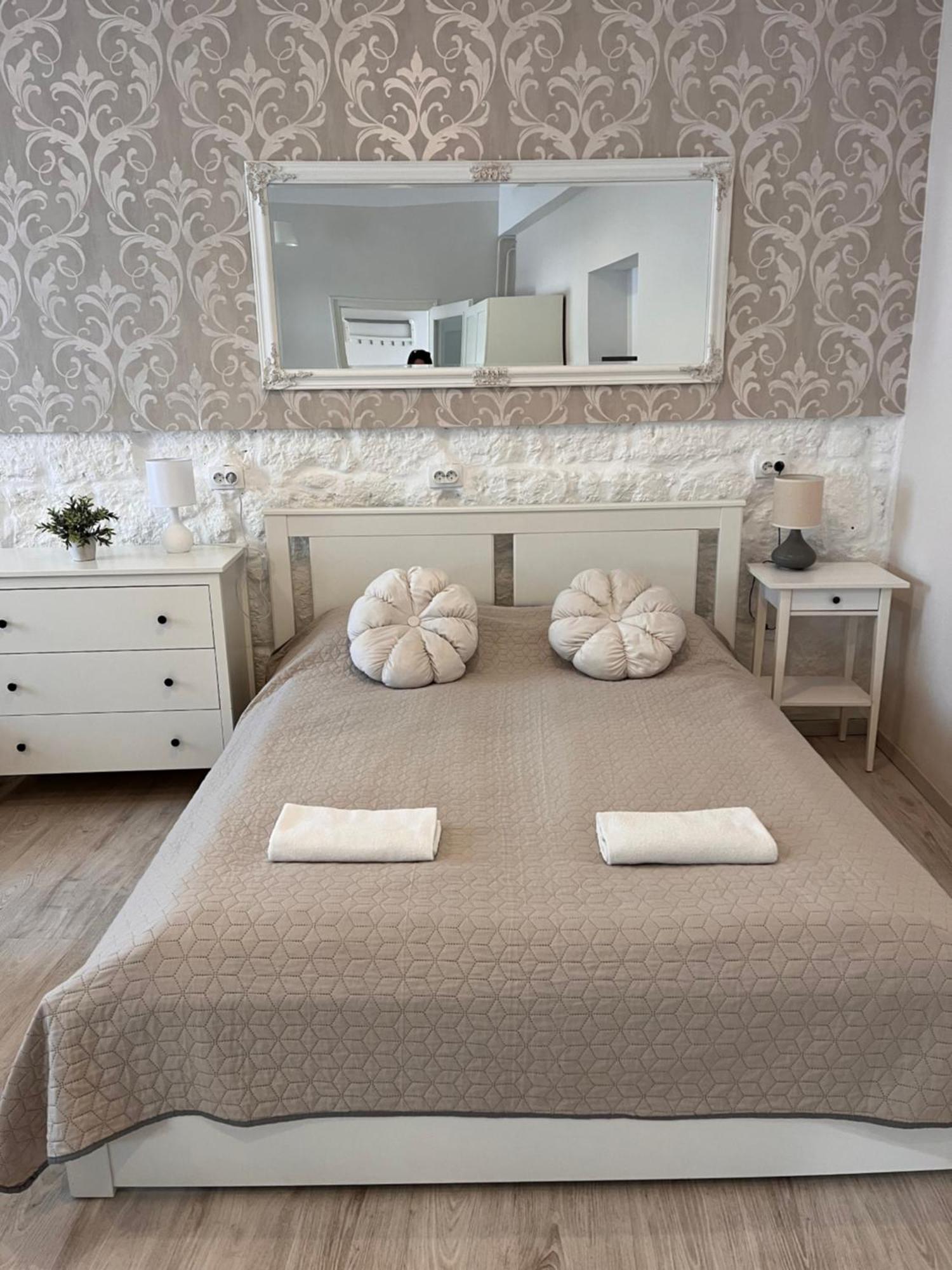 Pacsirta Apartmanhaz Έγκερ Εξωτερικό φωτογραφία