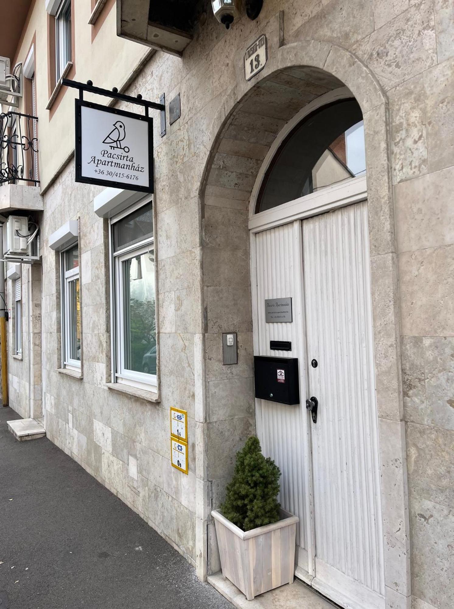 Pacsirta Apartmanhaz Έγκερ Εξωτερικό φωτογραφία