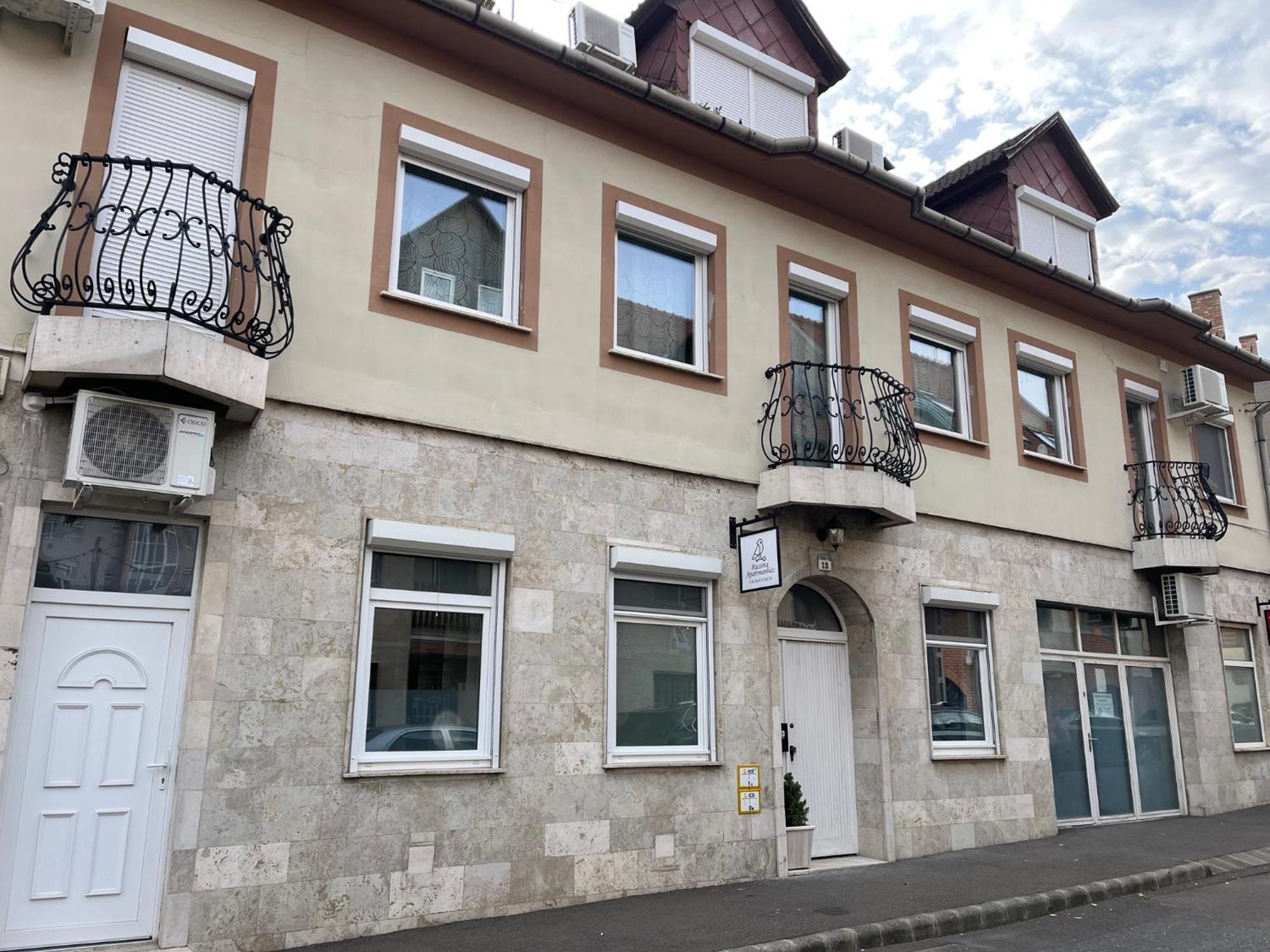 Pacsirta Apartmanhaz Έγκερ Εξωτερικό φωτογραφία